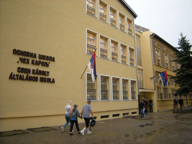 Анђели изнад скамије